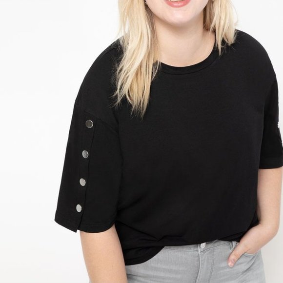 Eloquii Tops - 🎉HP🎉NWT! Eloquii Snap Sleeve Tee. Black w/silver